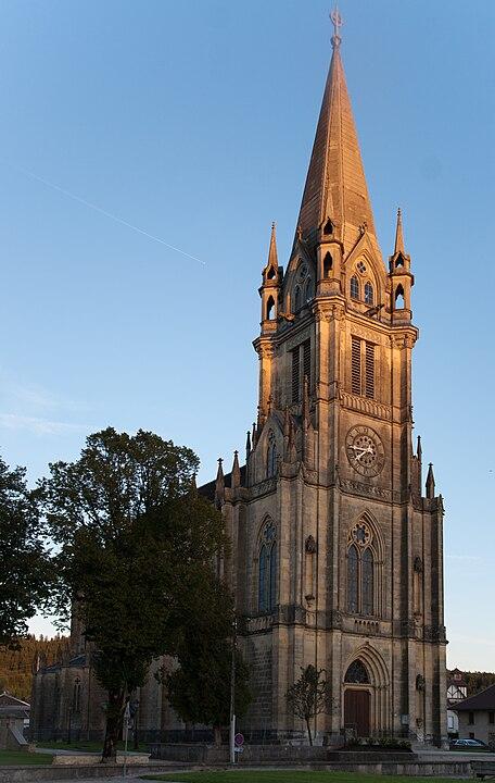 Doubs - Immobilier - CENTURY 21 Avenir Immobilier - Église de la commune de Doubs, France.